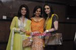 Twinkle Khanna at Karva chauth celebrations in Andheri on 25th Oct 2010 (9).JPG